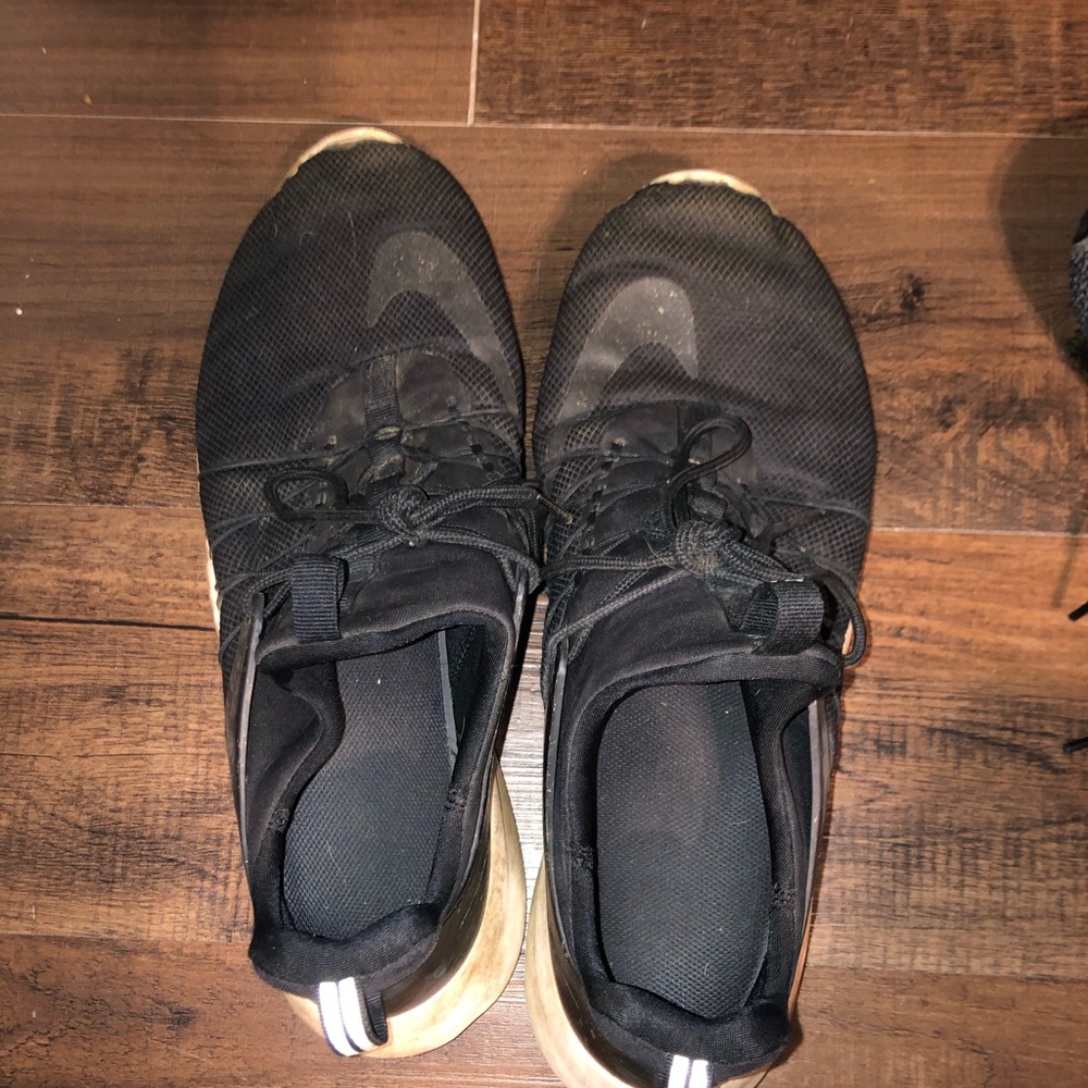 Nike Black Tie UPS
